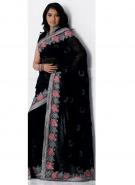 Чёрное индийское сари из креп-жоржета с цветочным кантом
