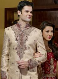 Кремовый оригинальный индийский свадебный мужской костюм из шёлка