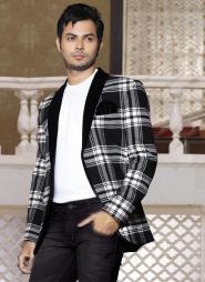 Чёрно-белый молодёжный мужской костюм-двойка в клетку