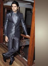 Молодёжный мужской костюм-двойка цвета маренго + рубашка + галстук с брошью