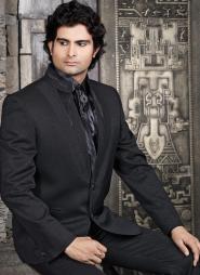 Чёрный деловой мужской костюм-двойка + рубашка + галстук с брошью