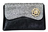 Чёрная индийская маленькая сумочка (клатч) из бархата, украшенная плетением и брошью со стразами