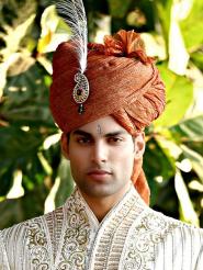 Тёмно-оранжевый индийский мужской тюрбан (чалма) с брошью
