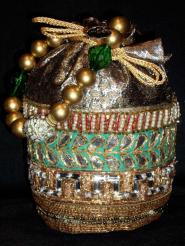 Индийская маленькая стильная женская сумочка, украшенная бисером, пайетками и стразами