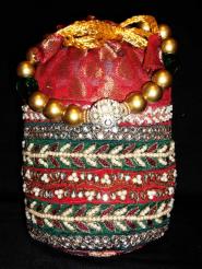 Красная индийская маленькая красивая сумочка, украшенная бисером