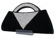 Чёрная маленькая дамская сумочка, вышитая бисероми украшенная стразами