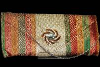 Разноцветная индийская маленькая молодёжная сумочка из парчи, украшенная брошью со стразами