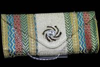 Разноцветная индийская маленькая сумочка из парчи, украшенная брошью со стразами