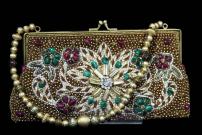 Индийская маленькая сумочка цвета старого золота, украшенная вышивкой бисером, пайетками и стразами