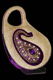 Индийская миниатюрная сумочка, отделанная бархатом, украшенная бисером, бусинками и стразами