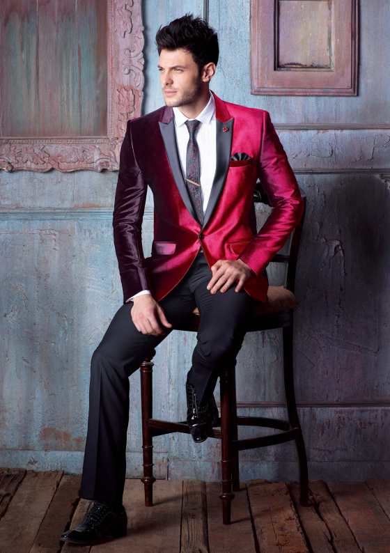 Чёрно-красный мужской костюм-двойка + белая рубашка с галстуком