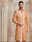 Национальный индийский свадебный мужской костюм: персиковое шервани + кремовые чуридары