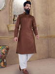 Коричневый с белым индийский национальный мужской костюм