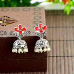 Серебристые индийские серьги-колокольчики с красными стразами