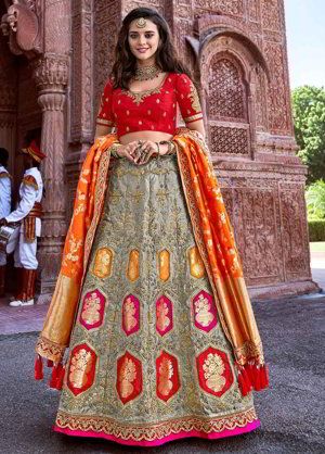 Серый шёлковый индийский женский свадебный костюм лехенга (ленга) чоли, украшенный вышивкой