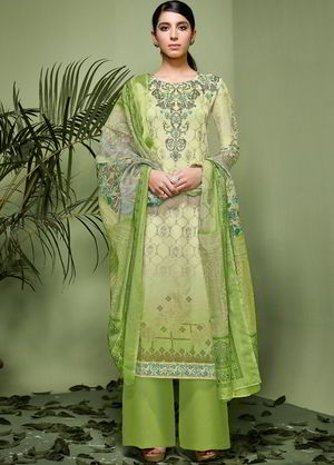 Салатовое индийское платье / костюм, с рукавами три четверти, украшенное вышивкой и стразами