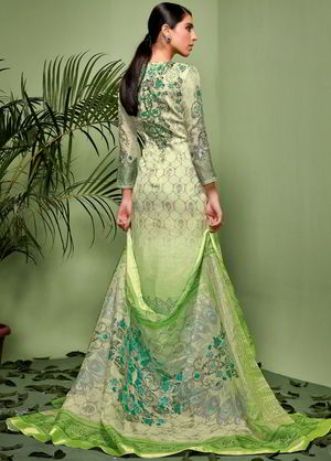 Салатовое индийское платье / костюм, с рукавами три четверти, украшенное вышивкой и стразами