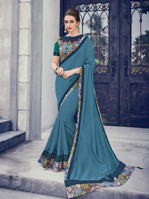 Синее индийское сари из шёлка, украшенное вышивкой со стразами