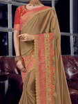 *Бежевое современное индийское сари из креп-жоржета, украшенное вышивкой люрексом, скрученной шёлковой нитью со стразами