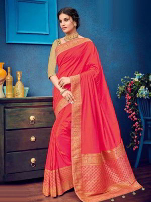 Красное индийское сари из шёлка, украшенное вышивкой со стразами
