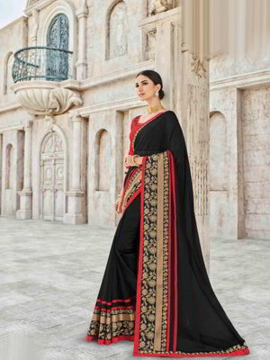 Чёрное индийское сари из креп-жоржета, украшенное вышивкой со стразами
