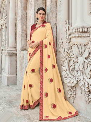 Жёлтое шёлковое индийское сари, украшенное вышивкой