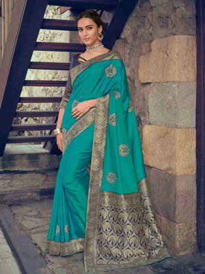 Сине-зелёное шёлковое индийское сари, украшенное вышивкой
