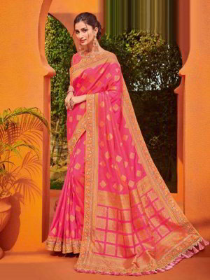 Розовое шёлковое и жаккардовое индийское сари, украшенное вышивкой со стразами