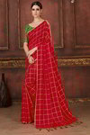 *Красное шёлковое оригинальное красивое индийское сари, украшенное вышивкой