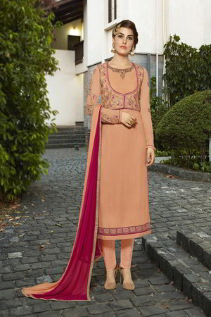 Персиковое индийское платье / костюм из креп-жоржета, с длинными рукавами, украшенное вышивкой