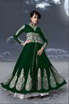 *Зелёное нарядное платье / костюм из креп-жоржета, жаккардовой ткани и шифона, украшенное вышивкой