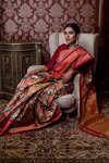 *Разноцветное, золотое и красное изумительное вечернее свадебное индийское сари из натурального шёлка, украшенное вышивкой люрексом