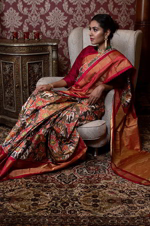 Разноцветное, золотое и красное индийское сари из натурального шёлка, украшенное вышивкой люрексом