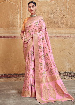 Светло-розовое шёлковое индийское сари, украшенное вышивкой