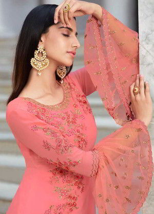 Персиковое индийское платье / костюм из креп-жоржета, с длинными рукавами, украшенное вышивкой