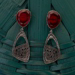 Серебристые индийские серьги с красными стразами