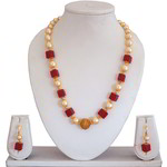 *Молочный, цвета меди и золотой индийский кулон на шею из меди с перламутровыми бусинками