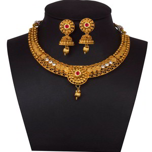Молочное и золотое индийское украшение на шею со стразами