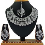 *Серебристое индийское украшение на шею со стразами