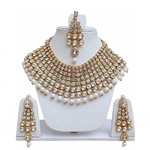 *Молочное и золотое индийское украшение на шею со стразами, перламутровыми бусинками