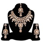 *Молочное и золотое индийское украшение на шею со стразами