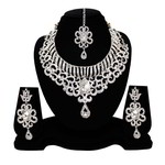 *Молочное и золотое индийское украшение на шею со стразами