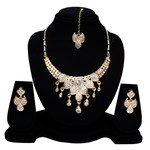 *Молочное и золотое индийское украшение на шею со стразами