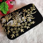 Чёрная женская индийская сумочка-клатч, украшенная вышивкой с бисером