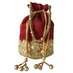 *Бордовая и красная шёлковая сумочка-мешочек, украшенная вышивкой со стразами