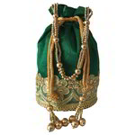 *Зелёная сумочка-мешочек из дизайнерского шёлка, украшенная вышивкой со стразами