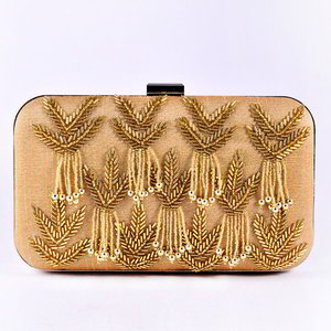Золотая шёлковая женская сумочка-клатч с бисером