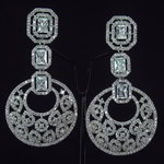 *Молочные и серебристые индийские серьги со стразами