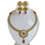 *Бордовые, золотые и красные латунные индийское украшение на шею с перламутровыми бусинками