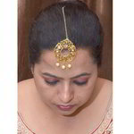 *Золотое латунное индийское украшение на голову (манг-тика) с искусственными камнями